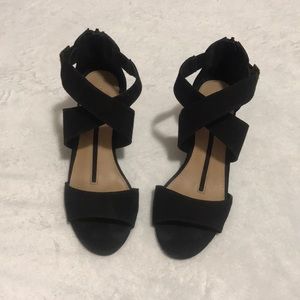 Black wedges